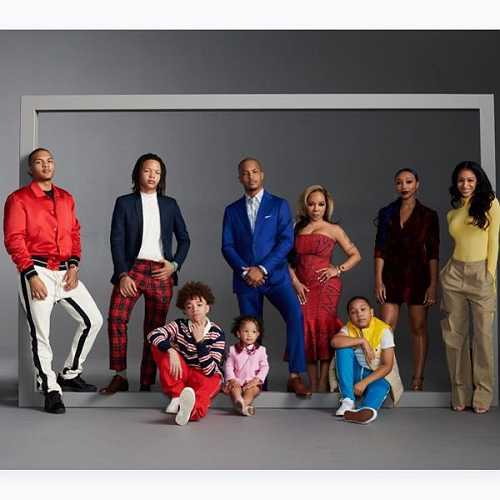 Tiny and T.I.’s Family Photo Has Fans Swooning and Calling Them the New ‘Huxtables’ Tiny and T.I.’s Family Photo Has Fans Swooning and Calling Them the New ‘Huxtables’