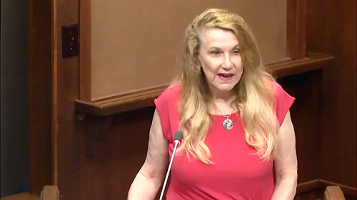 Watch This White Woman Explain to a Black Woman Why Slavery Wasn't So Bad Watch This White Woman Explain to a Black Woman Why Slavery Wasn't So Bad