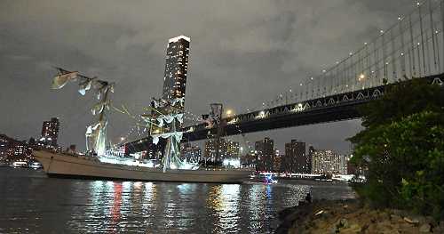 New York officials brief reporters after Mexican navy training ship crashes into Brooklyn Bridge